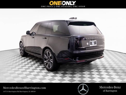 Used 2023 Land Rover Range Rover SE image 3