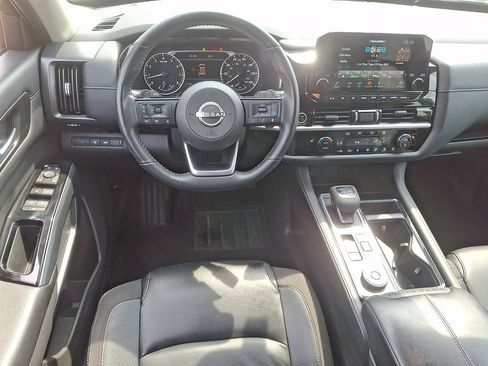 Used 2024 Nissan Pathfinder SL AWD/4WD image 11