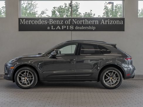 Used 2023 Porsche Macan AWD/4WD image 2