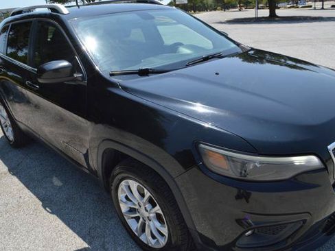 Used 2019 Jeep Cherokee Latitude w/ Popular Appearance Group FWD image 3