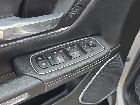 Used 2022 RAM 1500 Laramie AWD/4WD image 19