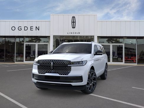 New 2026 Lincoln Navigator Reserve AWD/4WD image 2