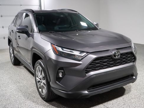Used 2022 Toyota RAV4 XLE Premium FWD image 5