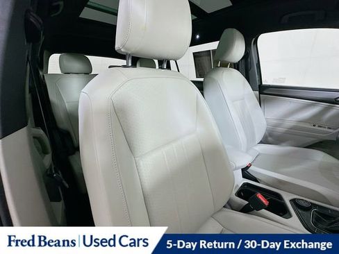 Used 2023 Volkswagen Tiguan SE R-Line image 29
