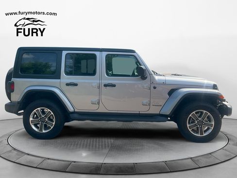 Used 2018 Jeep Wrangler Unlimited Sahara AWD/4WD image 2