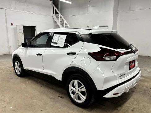 Used 2022 Nissan Kicks S FWD image 5