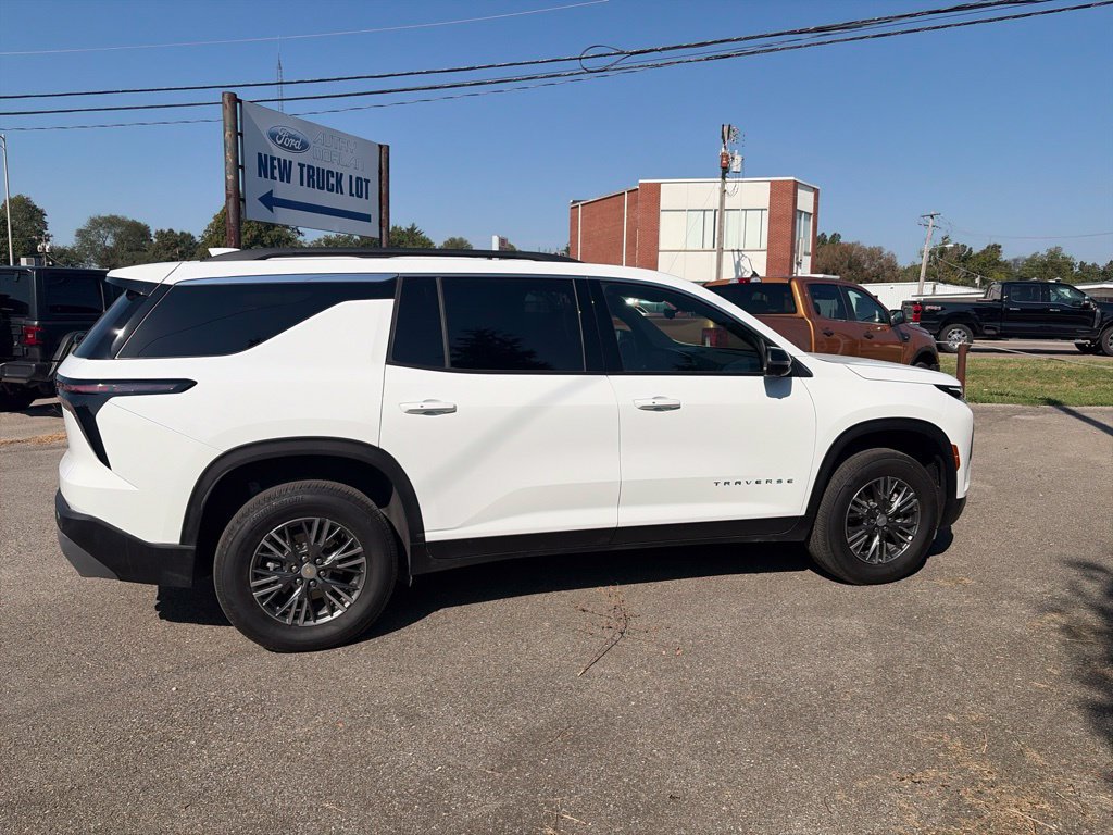 Used 2026 Chevrolet Traverse LT w/ Driver Confidence Package AWD/4WD image 7