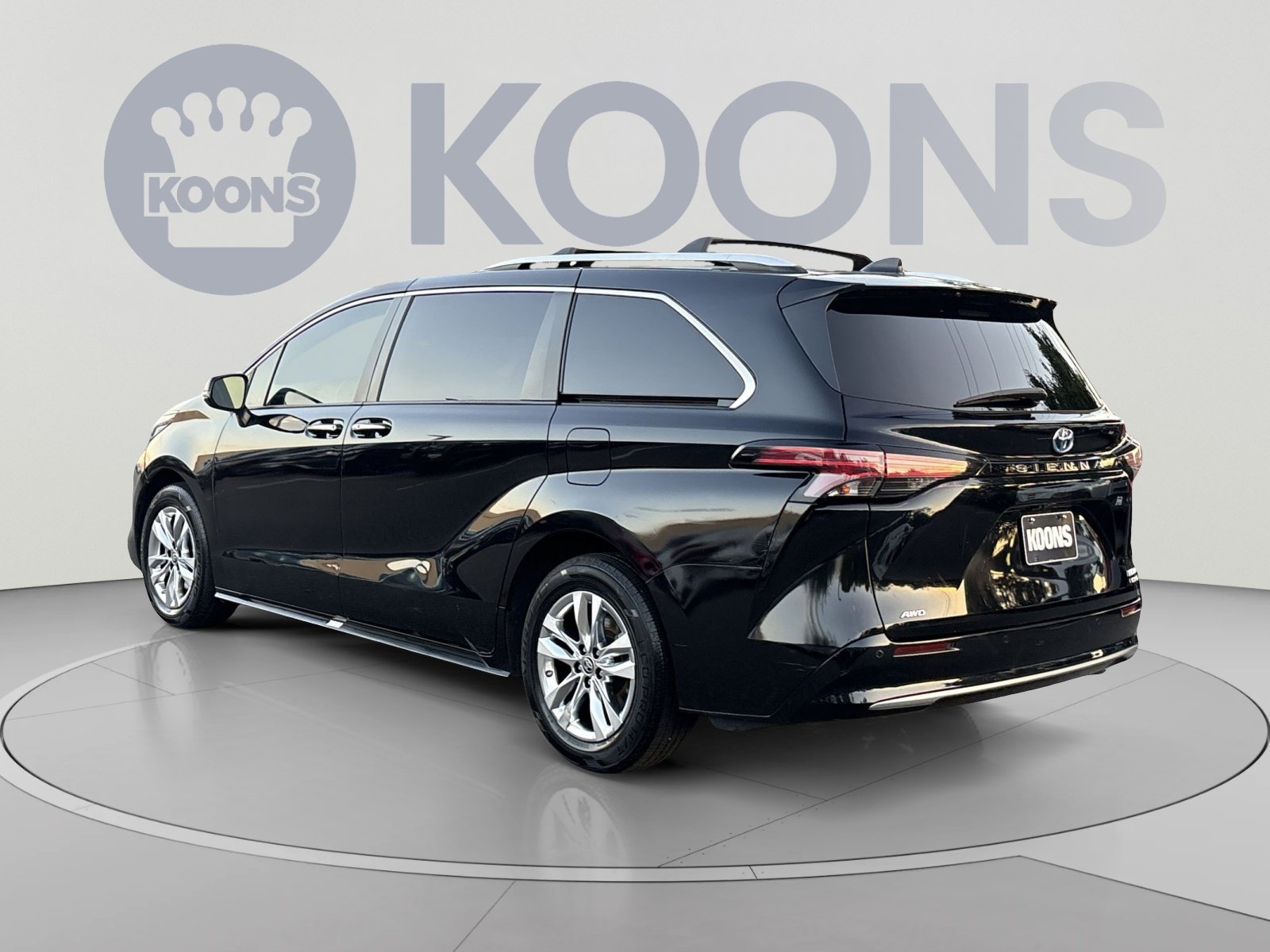 Used 2023 Toyota Sienna Limited AWD/4WD image 4