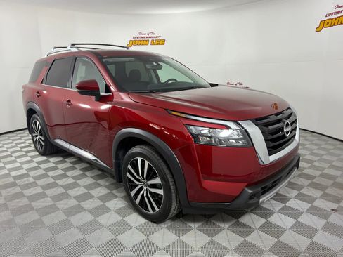 Used 2025 Nissan Pathfinder Platinum w/ Cargo Package image 8