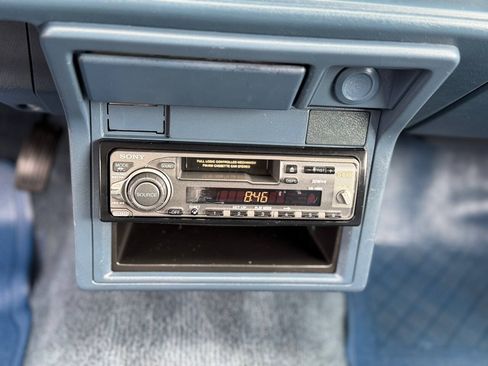 Used 1988 Toyota Pickup 4x4 Regular Cab image 15