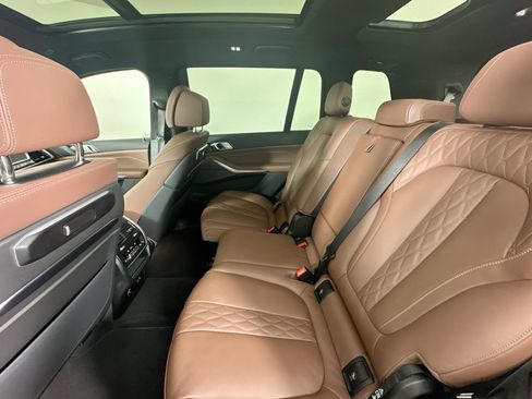 Used 2026 BMW X7 xDrive40i w/ M Sport Package AWD/4WD image 39