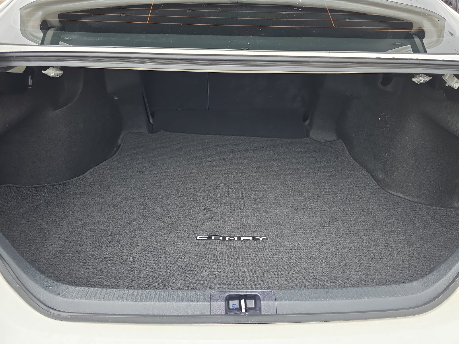 Used 2022 Toyota Camry LE w/ Carpet Mat Package (TMS) FWD image 29