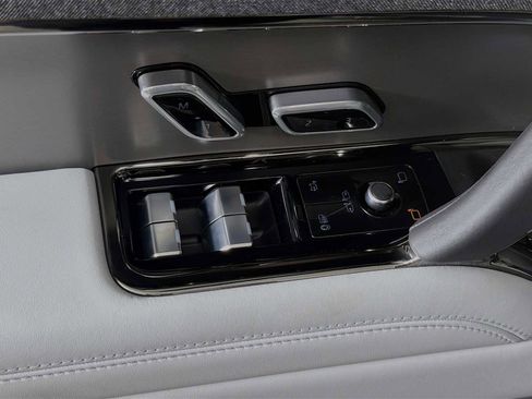 New 2026 Land Rover Range Rover Sport SE AWD/4WD image 18