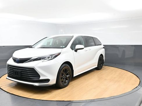 Used 2021 Toyota Sienna LE FWD image 6