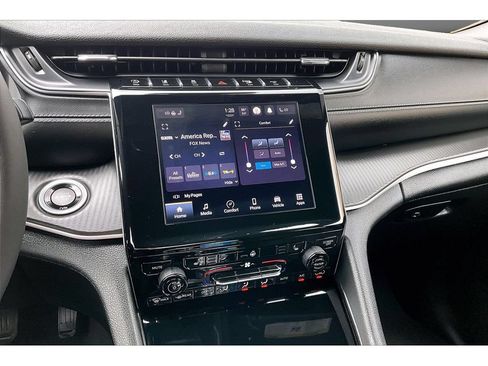 Certified 2023 Jeep Grand Cherokee Altitude AWD/4WD image 9