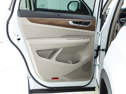 New 2026 Volkswagen Atlas SE image 17