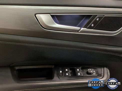 Used 2025 Volkswagen Atlas Cross Sport SE w/ Black Wheel Package image 29