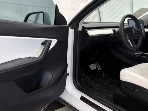 Used 2022 Tesla Model Y Performance AWD/4WD image 34