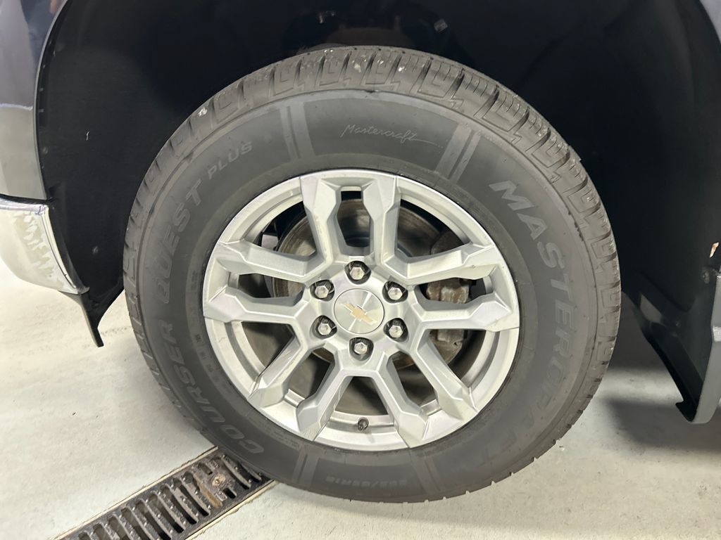 Used 2024 Chevrolet Silverado 1500 LT AWD/4WD image 9