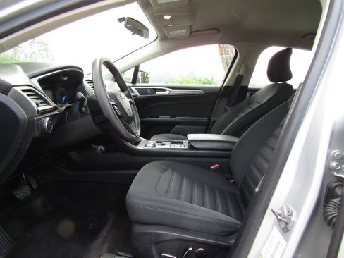 Used 2017 Ford Fusion SE FWD image 11