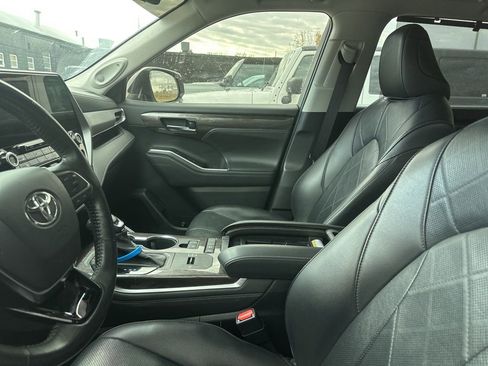 Used 2020 Toyota Highlander Platinum image 6