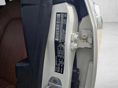 Used 2018 Maserati Levante image 18