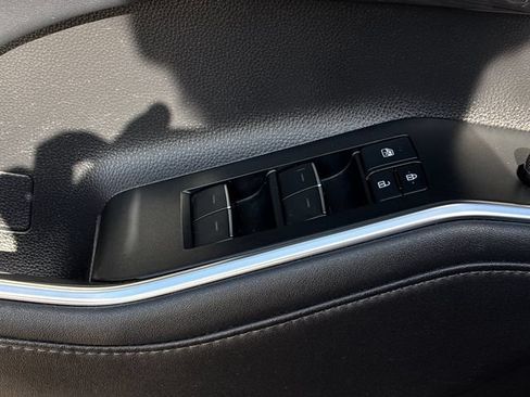 Used 2020 Toyota Highlander Limited FWD image 13
