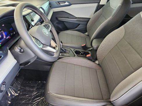 New 2024 Volkswagen Taos SE image 9