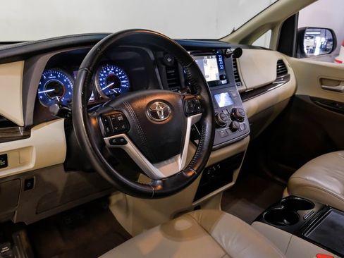 Used 2016 Toyota Sienna XLE w/ XLE Navigation Package FWD image 3