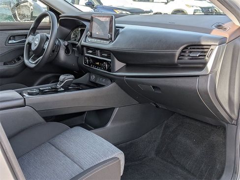 Used 2023 Nissan Rogue SV image 21