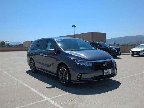Certified 2023 Honda Odyssey Elite image 3