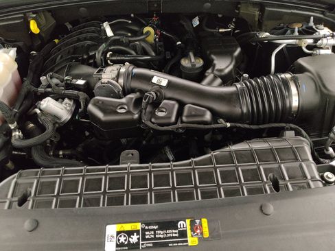 Used 2023 Jeep Grand Cherokee Laredo AWD/4WD image 30
