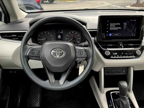 Used 2023 Toyota Corolla Cross L image 5