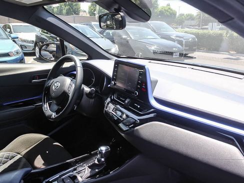Used 2021 Toyota C-HR XLE FWD image 21