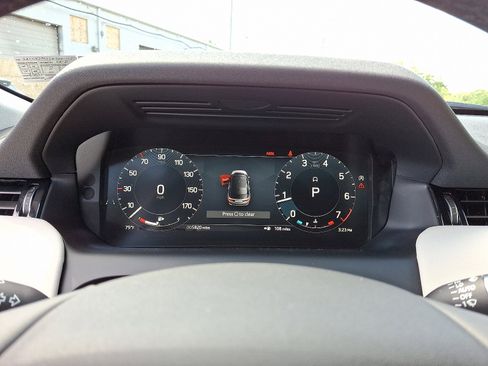 Used 2025 Land Rover Discovery Sport S image 22