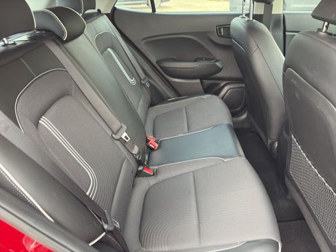 Used 2022 Hyundai Venue Limited FWD image 10