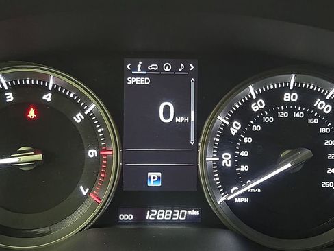 Used 2016 Toyota Land Cruiser image 16