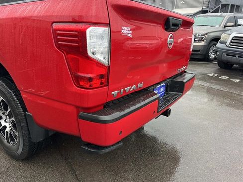 Used 2022 Nissan Titan SV w/ Accessory Utility Package image 10
