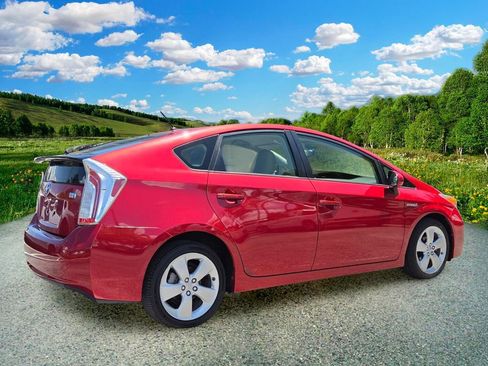 Used 2014 Toyota Prius Five FWD image 6