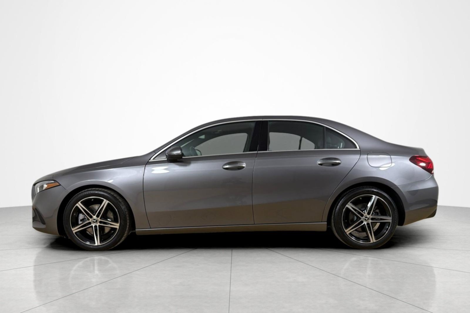 Used 2022 Mercedes-Benz A 220 image 2