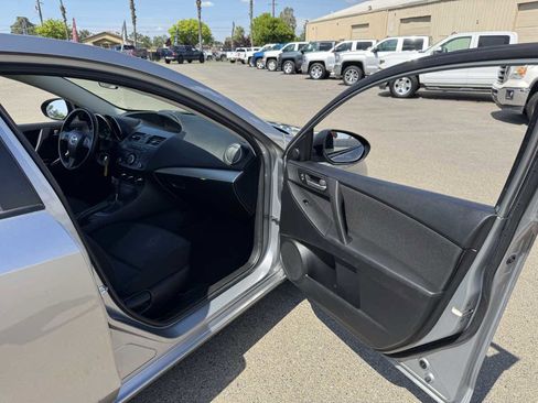 Used 2012 MAZDA MAZDA3 i Touring FWD image 14