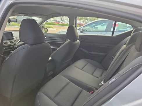 Used 2024 Nissan Altima 2.5 SV FWD image 7