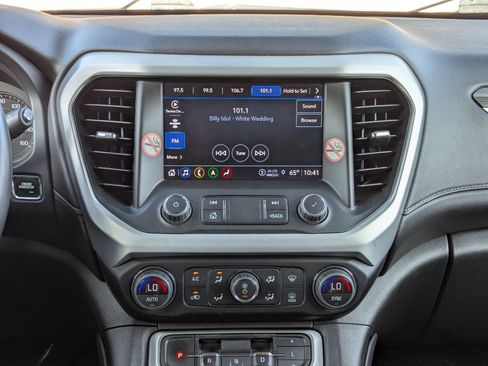 Used 2023 GMC Acadia SLT image 19