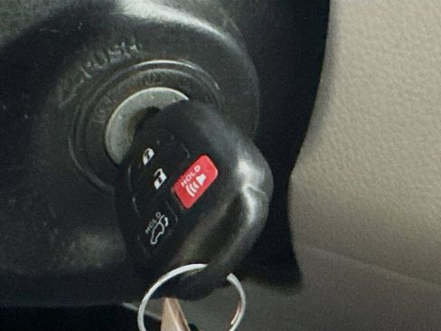 Used 2014 Toyota Highlander Plus FWD image 19