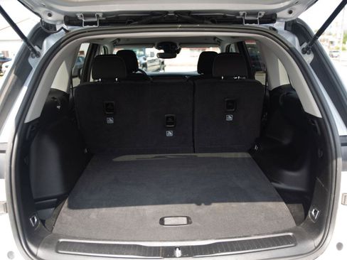 Used 2023 Jeep Grand Cherokee Laredo image 14