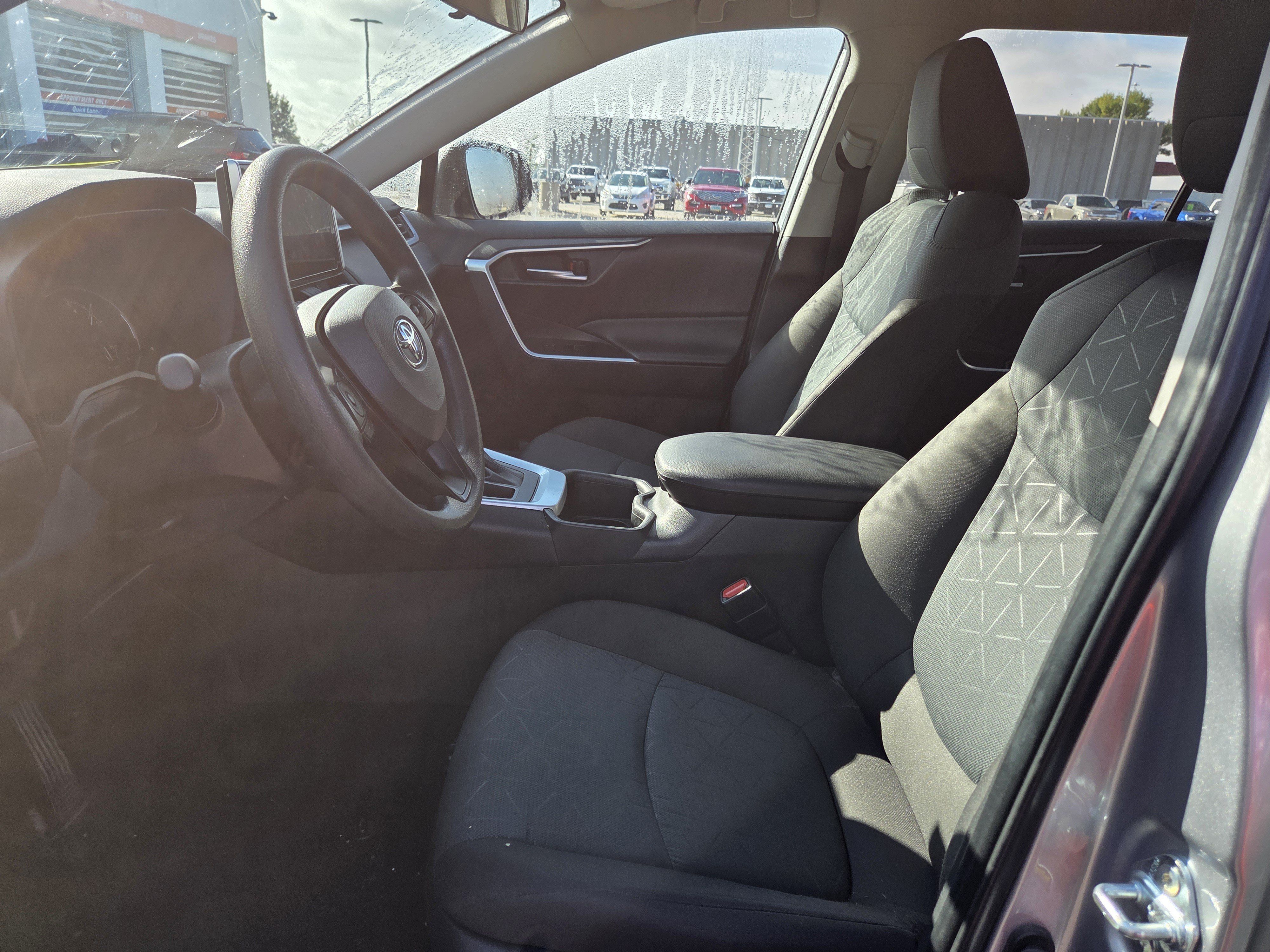 Used 2025 Toyota RAV4 XLE AWD/4WD image 8