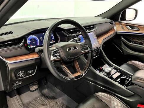 Used 2023 Jeep Grand Cherokee Summit w/ Luxury Tech Group V AWD/4WD image 17