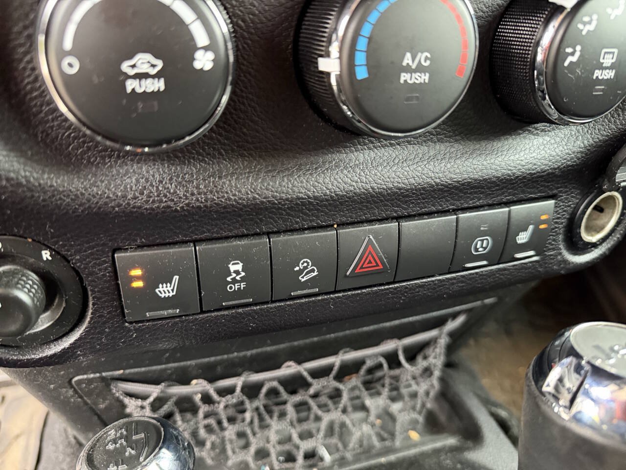 Used 2016 Jeep Wrangler Unlimited Sahara AWD/4WD image 38
