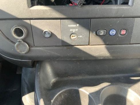 Used 2014 Chevrolet Express 2500 RWD image 11