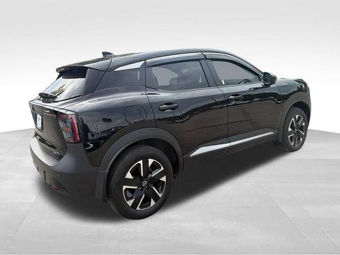 Used 2025 Nissan Kicks SV AWD/4WD image 5